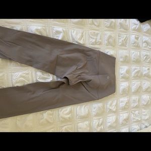 Lululemon wonder under leggings cropped